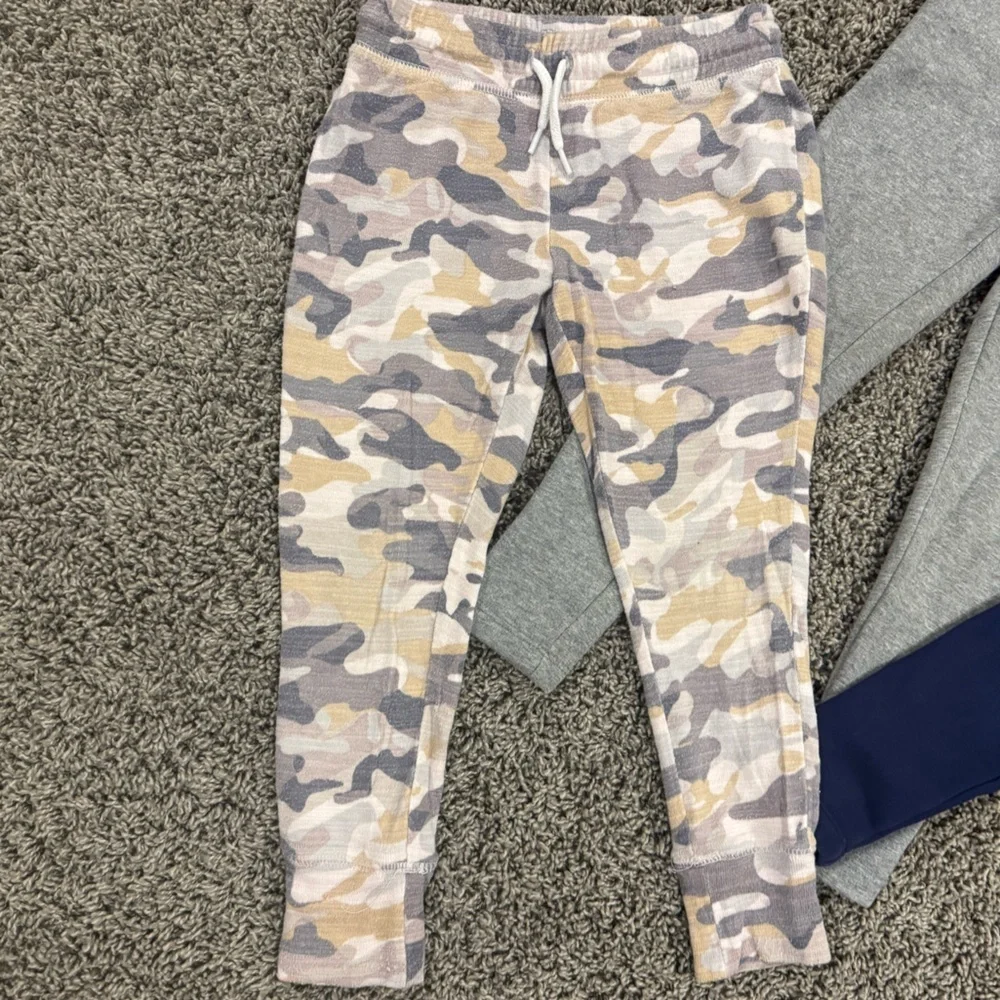 Bundle of 3 pairs of girls pants- fleece lined Leggings and joggers, size 5
